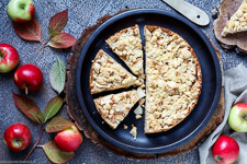 A simple streusel bottom of cake with Apple