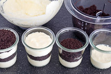 Oreo vanilla cream Dessert with Blumengru 